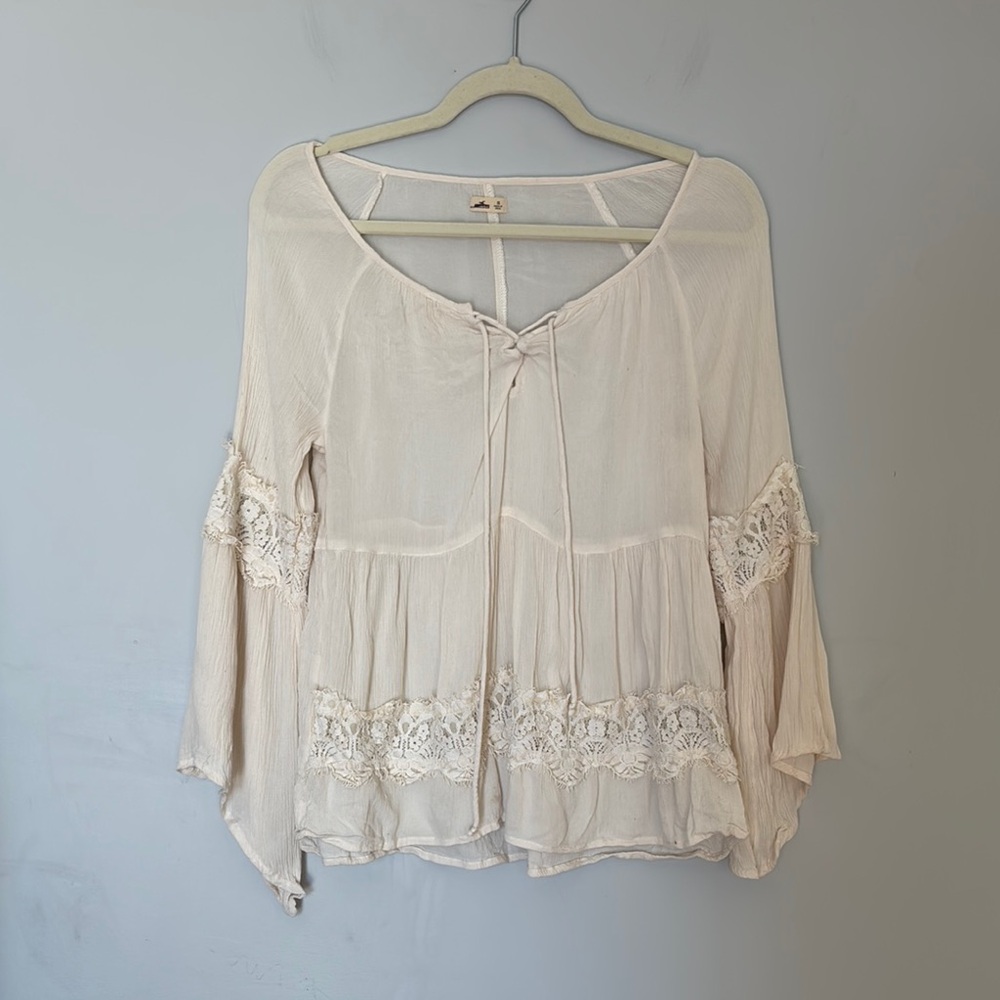 Hollister Cream Bohemian Bell Sleeves Blouse with Lace Detailing Size XS